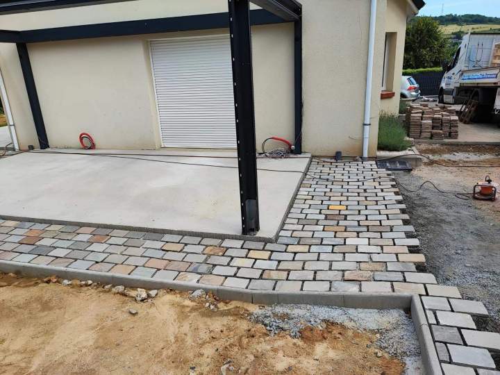 Pose de pavés pour allées, cours et terrasses