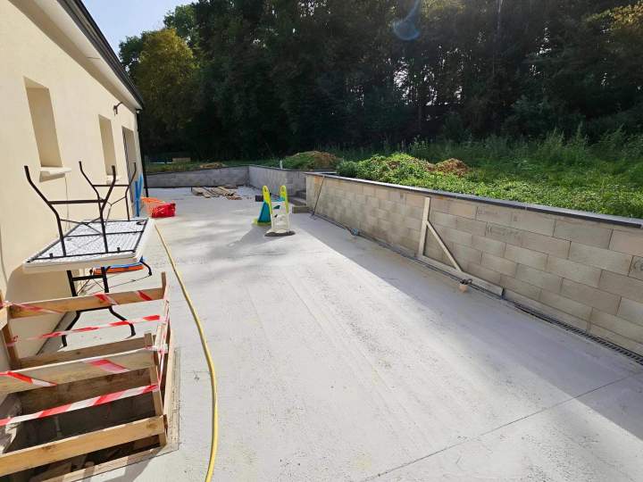 Pose de dallage allée Gournay-en-Bray